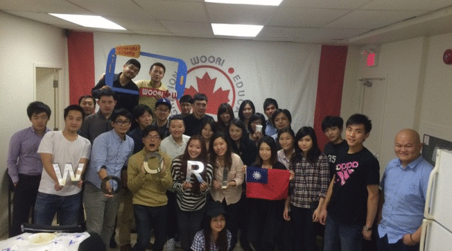 104th 雙十國慶要到了，在多倫多打拼的海外遊留學生一同到WOORI慶祝國家生日`每人準備 ① 道菜色,現場有超過５０種佳餚和驚喜大抽獎！整個大成功呀!我們的理想是凝聚在海外台灣人向心力，為雙十喝采！大家快來踴躍參加！