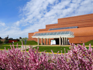 RedDeer校園照片_學校大樓｜ WOORI 加拿大留遊學代辦