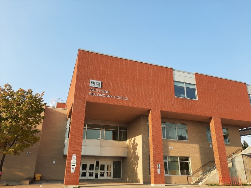 Westside Secondary School|Upper Grand district board上格蘭公立教育局|Woori 加拿大最大遊留學代辦